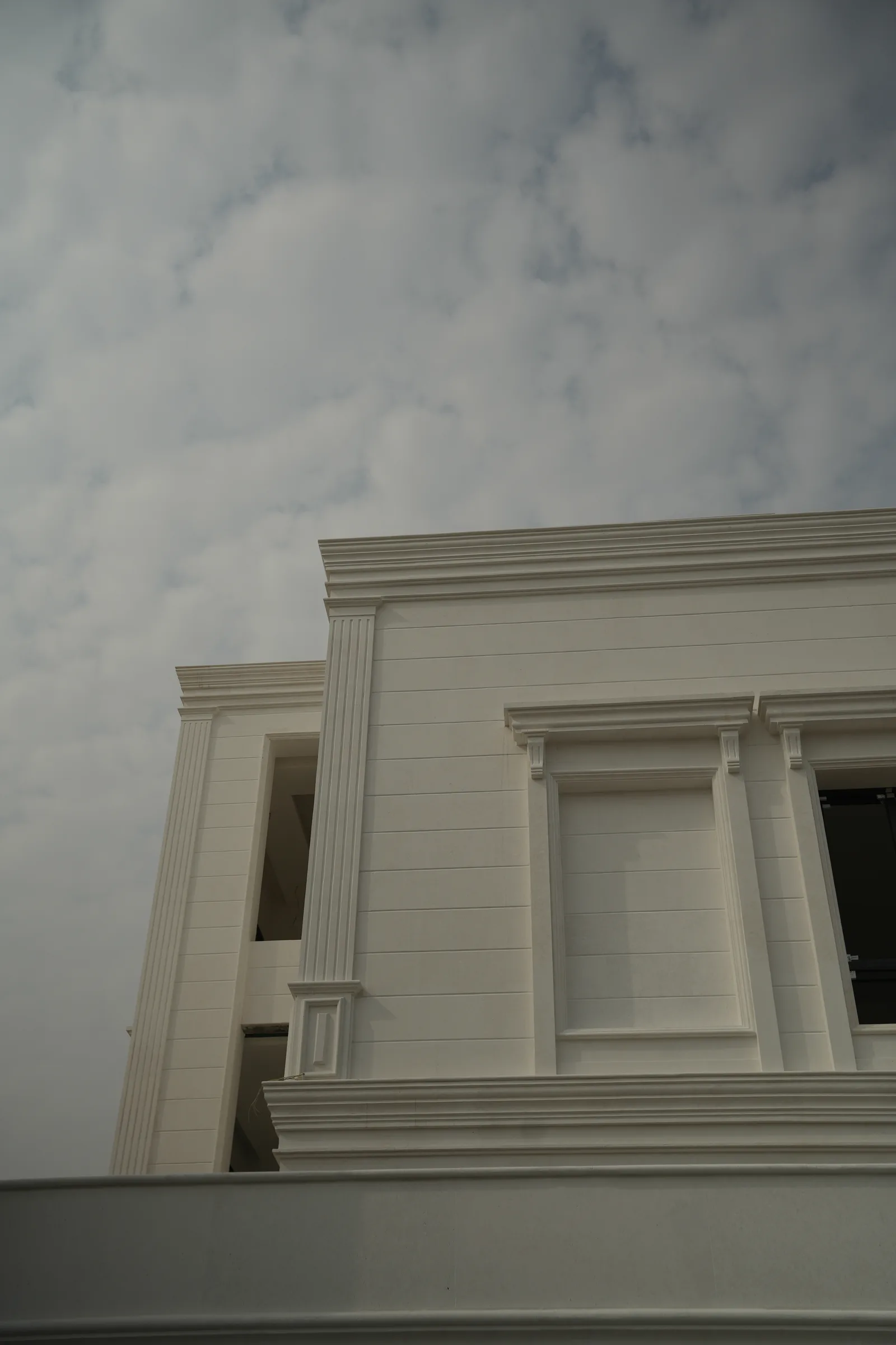 Abu Hamour Grand Villa, Abu Hamour, Qatar: natural stone facade by Auckland