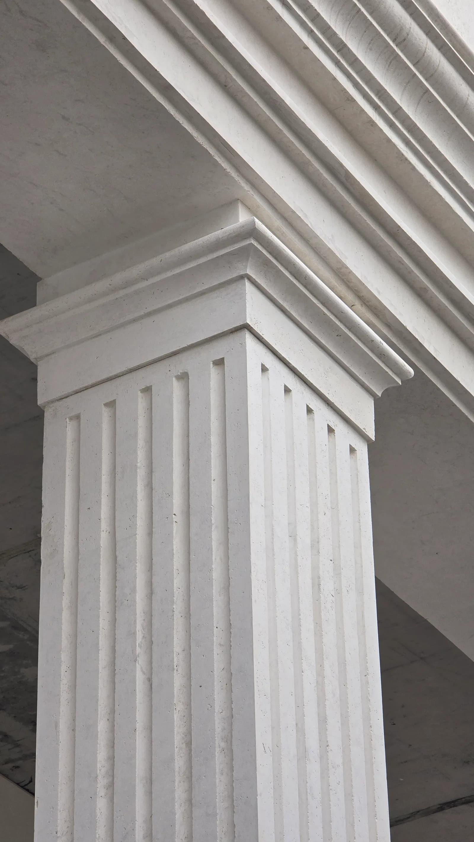 Fluted pilaster — Abu Hamour, Qatar