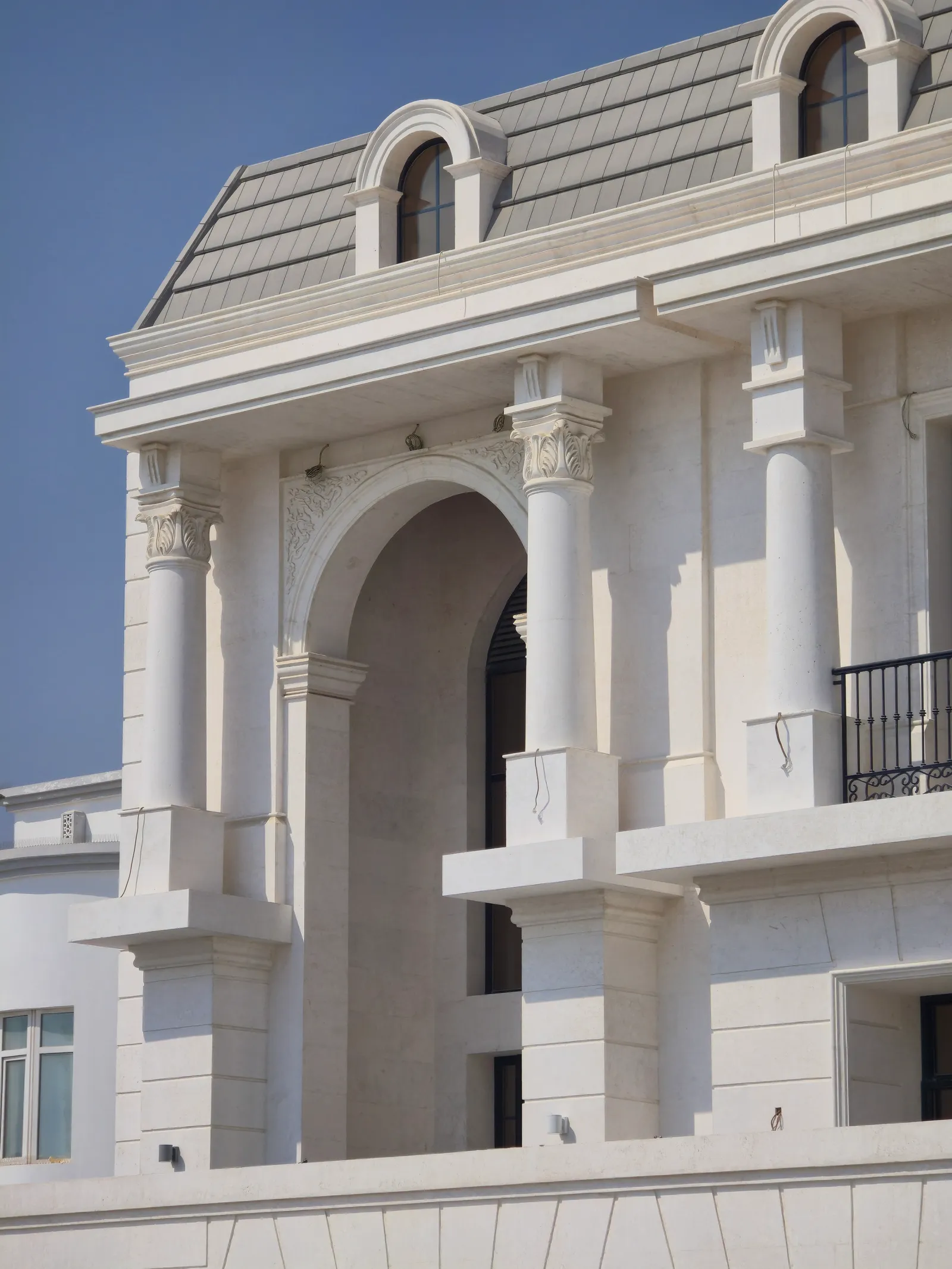 Arched entrance & columns — Ain Khaled, Qatar