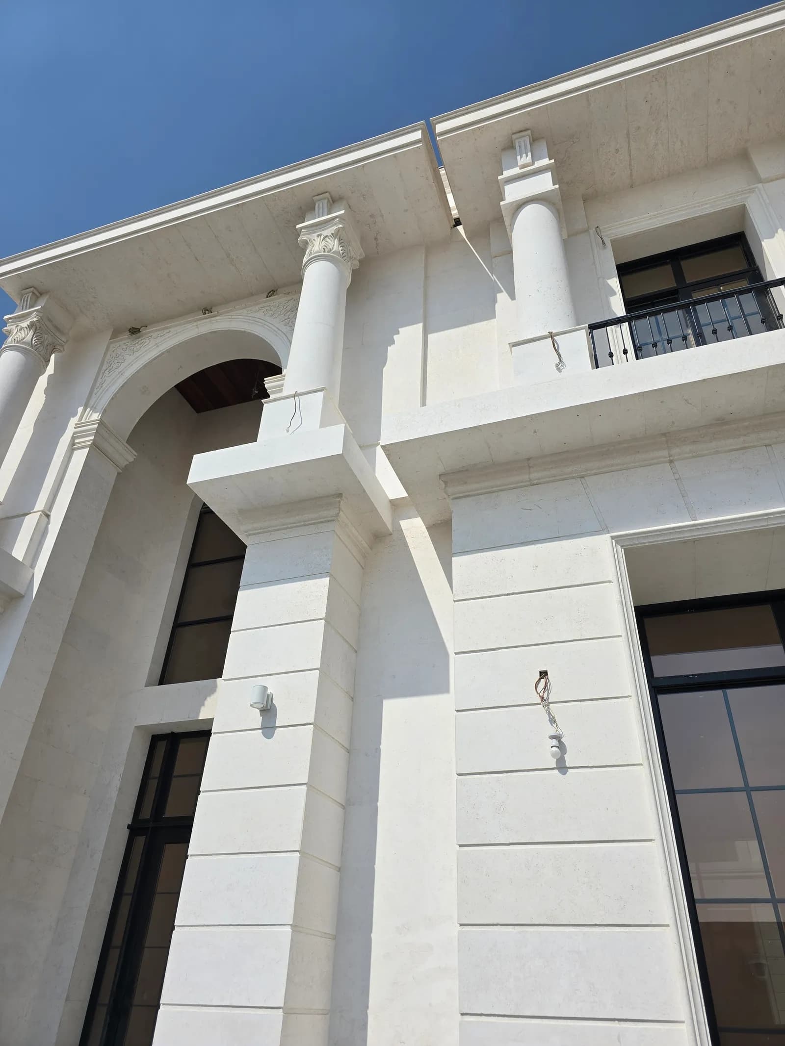 Ain Khaled Classical Villa, Ain Khaled, Qatar: natural stone facade by Auckland